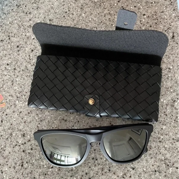 Oliver Peoples | Accessories | Nwot Sunglasses Case In Black  display picture 1